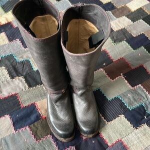 FRYE BOOTS 5/1/2 B BROWN BLACK W/PURPLE DETAIL STITCHING. SEE PHOTOS!